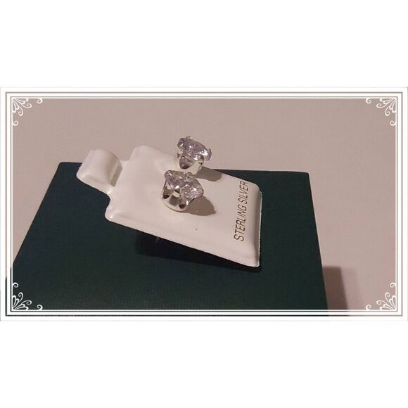 Sparkling 1 Carat Briolette Cut Sim Diamond Stud Earrings .925 - Picture 2 of 3